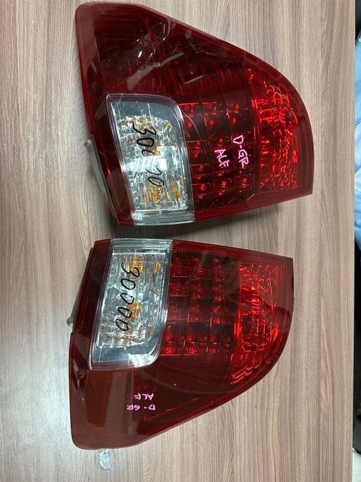 Продам комплект задних фонарей
