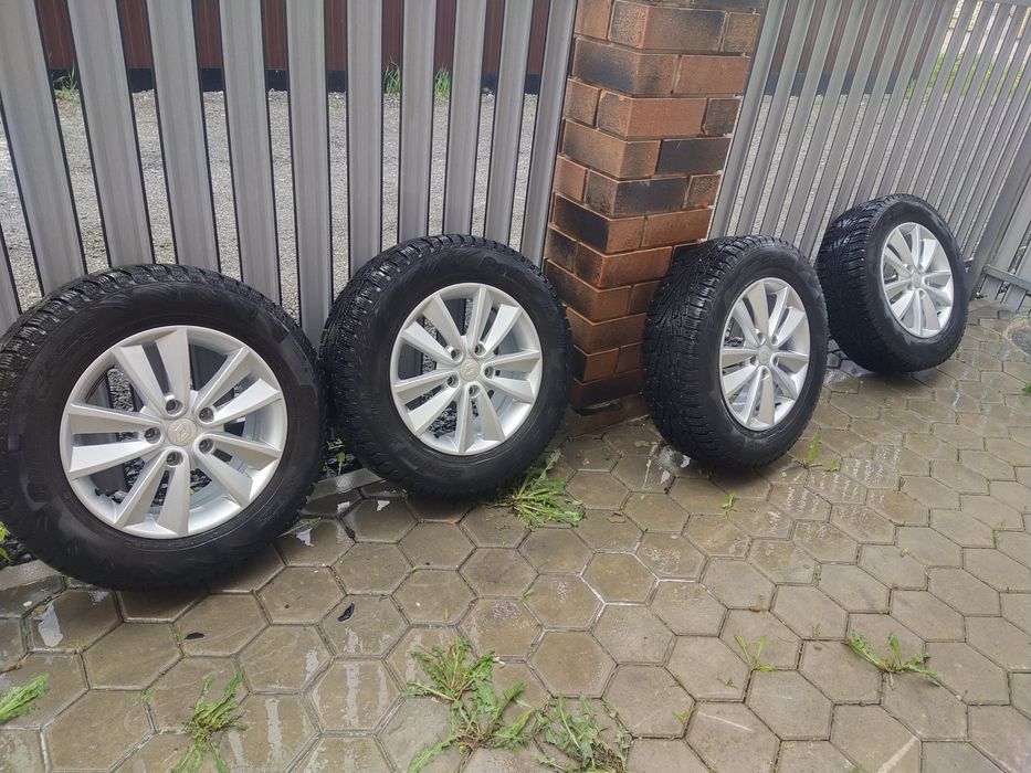 Продам Титанки с шинами от Дастер