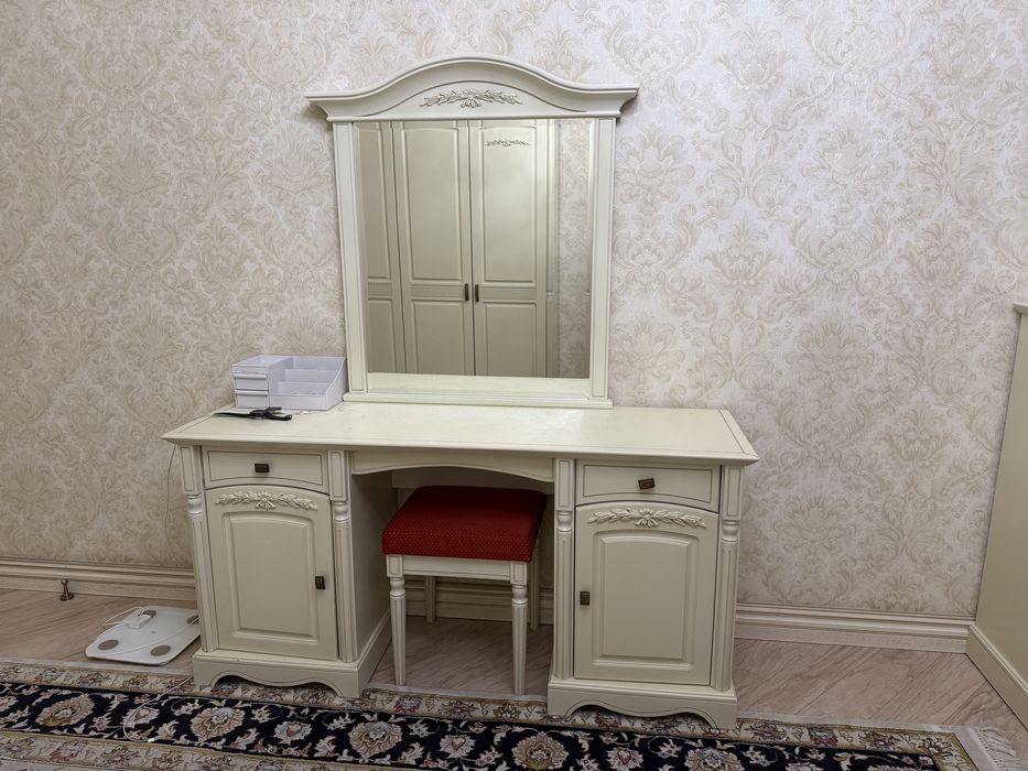 Продам спальный гарнитур