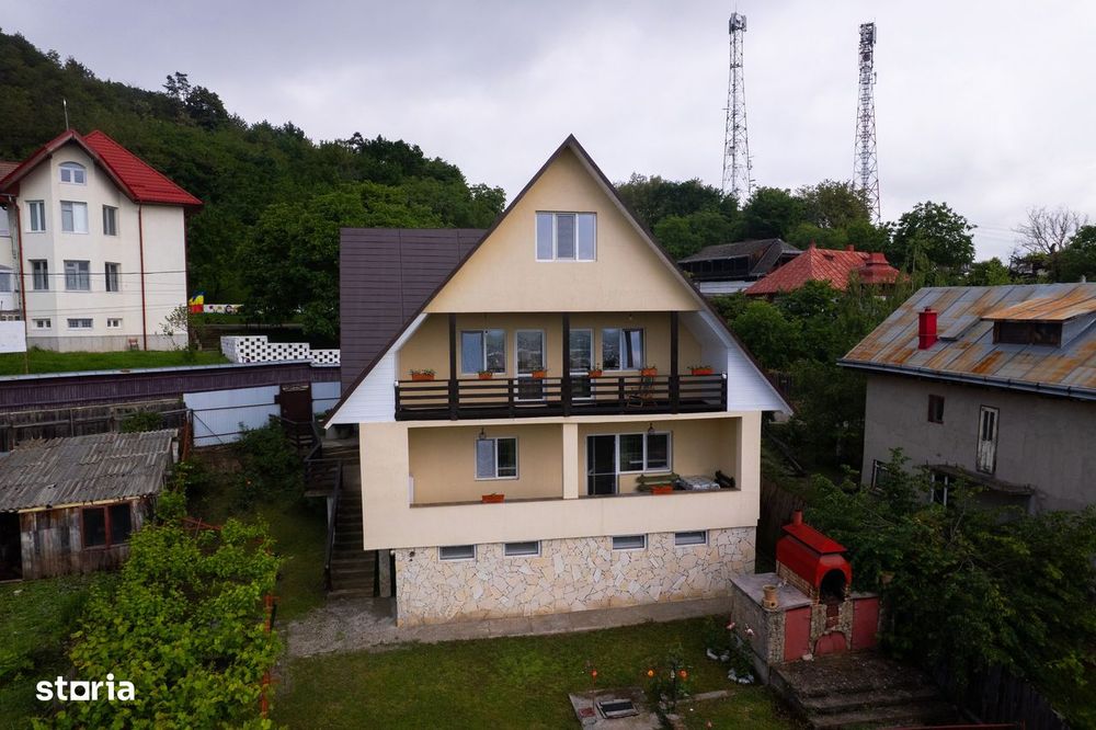 Se vinde vilă spațioasă în Tg. Neamț, zona Pometea Demisol, Parter + 1