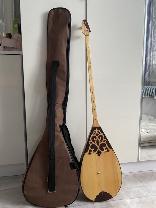 Продаю домбру в хорошем состоянии.