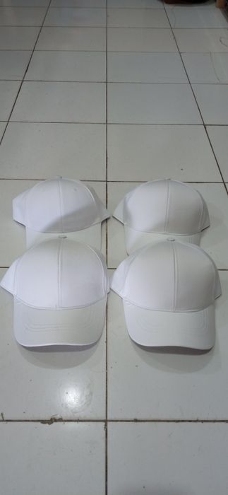 Oq kepka va turli xil kepkalar