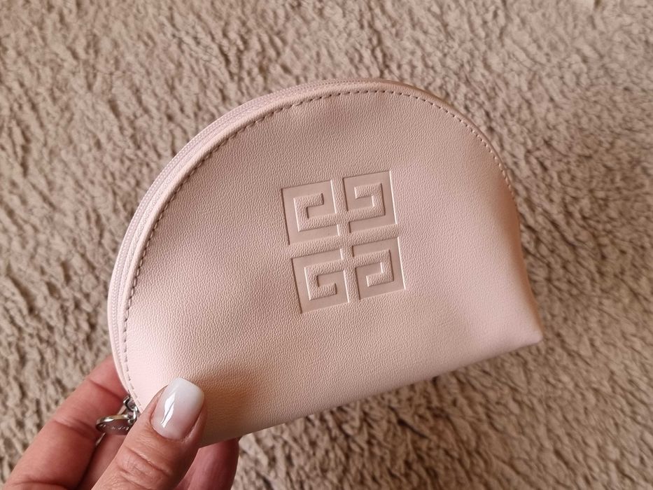 Port fard GIVENCHY, gentuta cosmetice, roz pal, noua