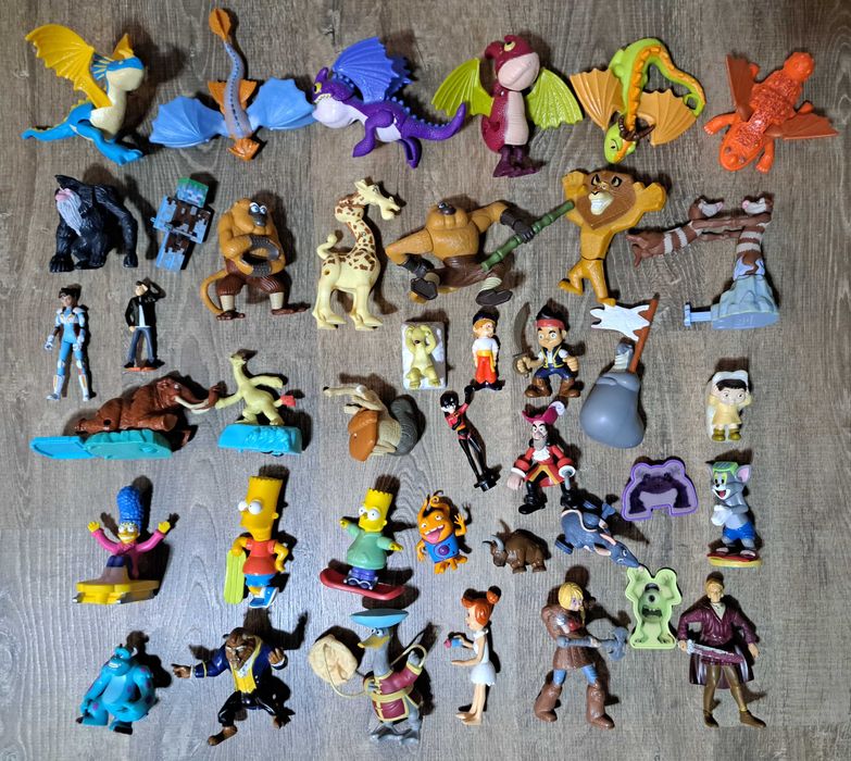 Lot 90 figurine (majoritatea Happy Meal Mc Donalds, anii 2000)