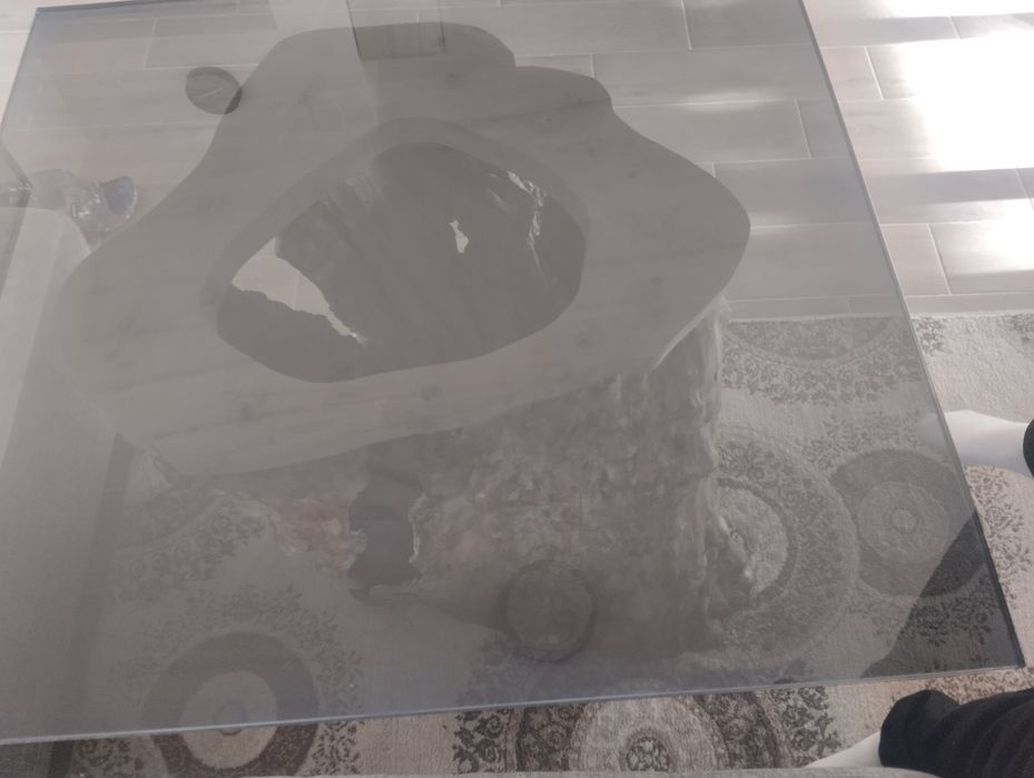 Masă din trunchi de măr