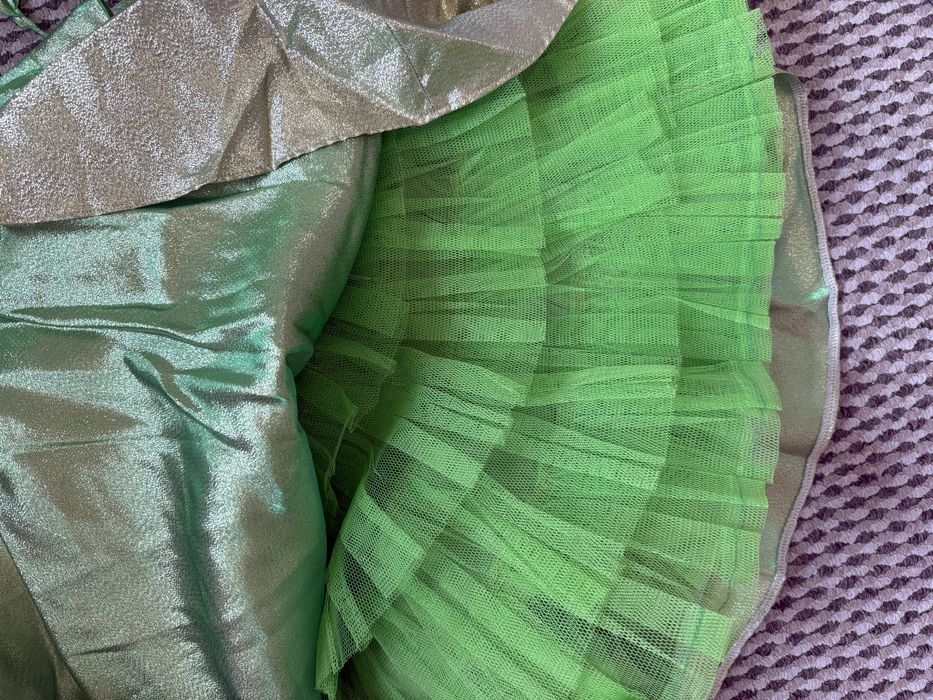 Продам платья и костюм лисички