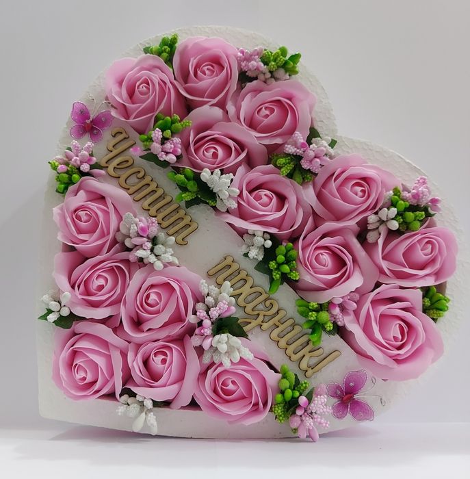 Кутия със сапунени рози