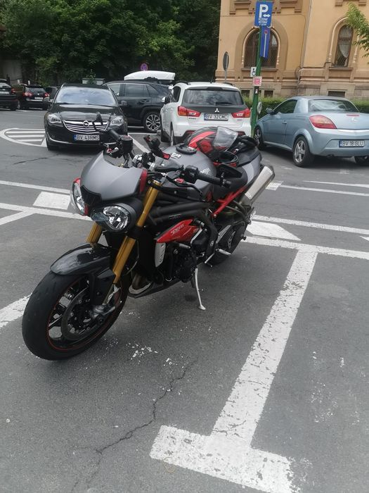 Vând Triumph Speed Triple 1050 R an fabricație 2016