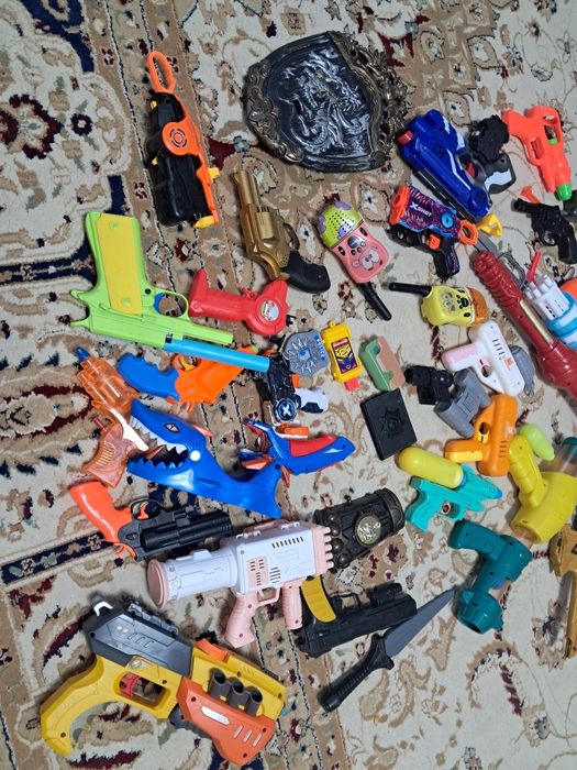 Пистолеты и игрушки продам