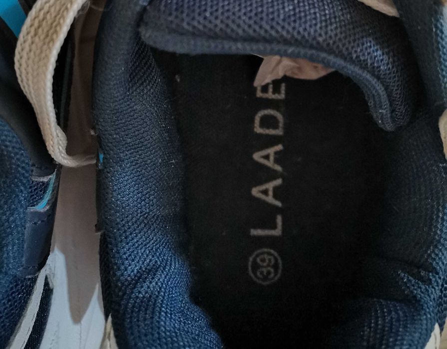 кроссовки продаеться девочкам