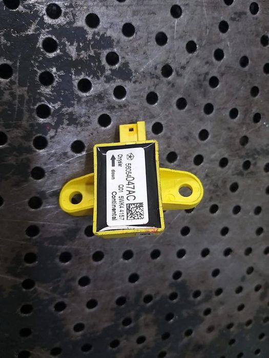 Senzor impact dreapta fata dodge journey 56054047ac