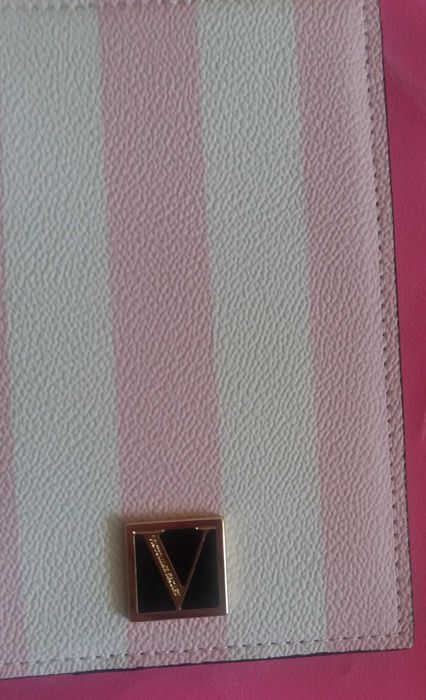 Калъф за международен паспорт Victoria Secret