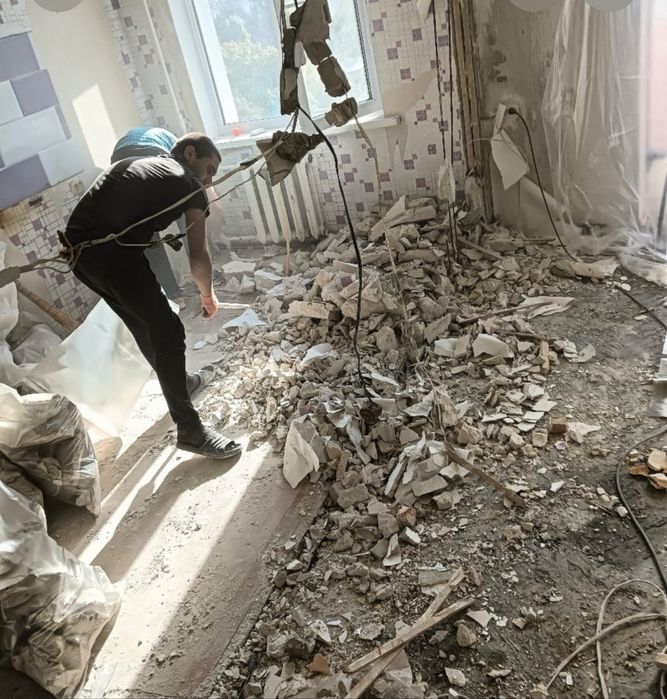 Debarasez curti case beciuri