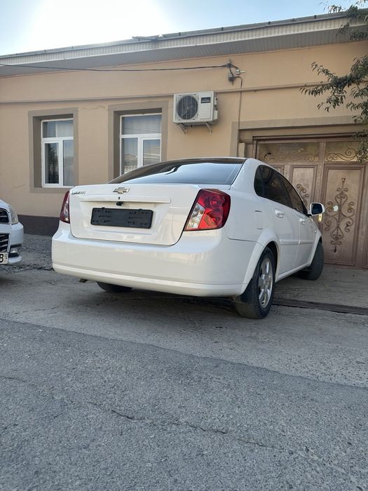 Gentra avtomat sotiladi