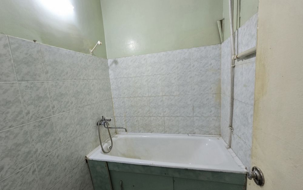 Продаётся 1к квартира первый этаж ор-р Феруза