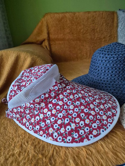 ШАПКИ И козирки- 7 броя