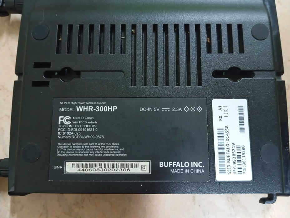 Продам роутер  Buffalo WHR-300HP.