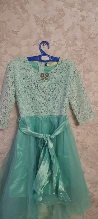 Продам платья .все по 3000