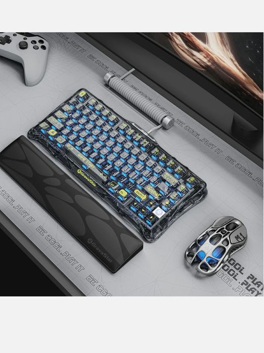 Komplekt gaming monitor, klaviatura va mishka sotiladi