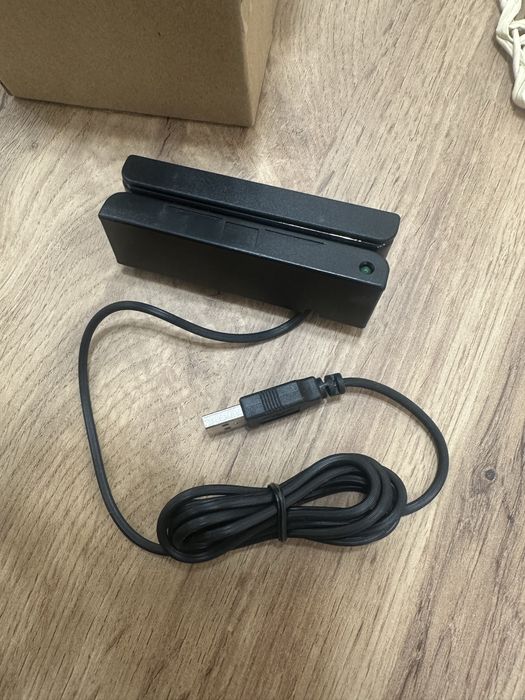 Четец за магнитни карти