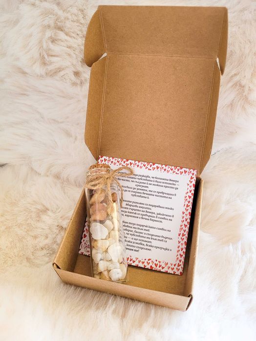 Подарък за Свети Валентин - гривни за двойки и/или бурканче с кварц