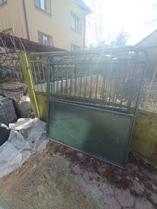 Дворни входни гаражни врати