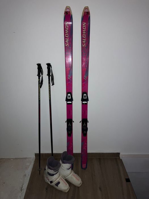 Ски, обувки, щеки