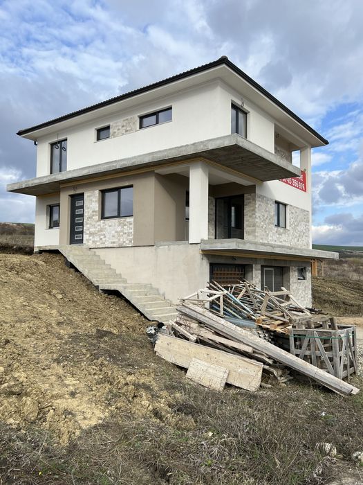 Casa individuala cu demisol , Chinteni , teren 600 mp