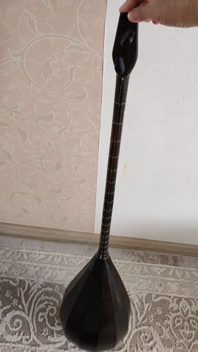 Домбыра. Әнге арналған