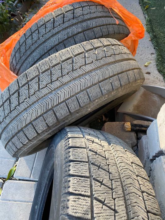 Шины зимние Bridgestone 215/65/R16