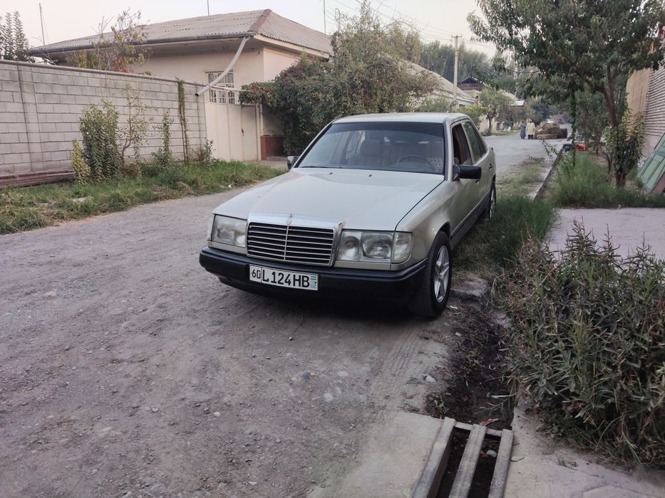 W124 mercedes 111 2.0