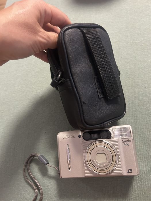 Nikon Nuvis 300 – aparat foto pe film + husă