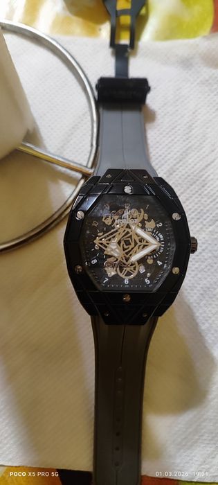 Продавам часовник хублот