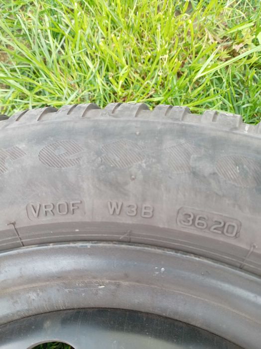 Vând 4 anvelope 205 55 r16 și 4 jante. R16