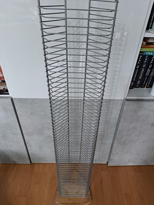 Продaам стойки за DVD  и  CD