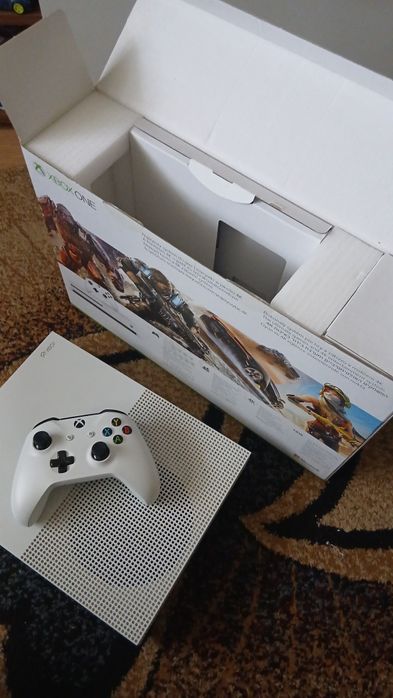 Xbox One S 500Gb impecabil,ca nou