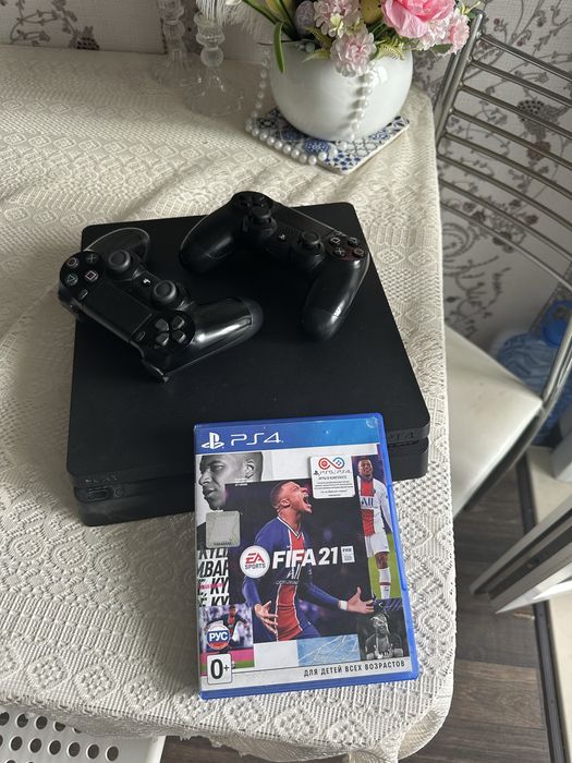 PlayStation 4 Slim 1 tb + диск