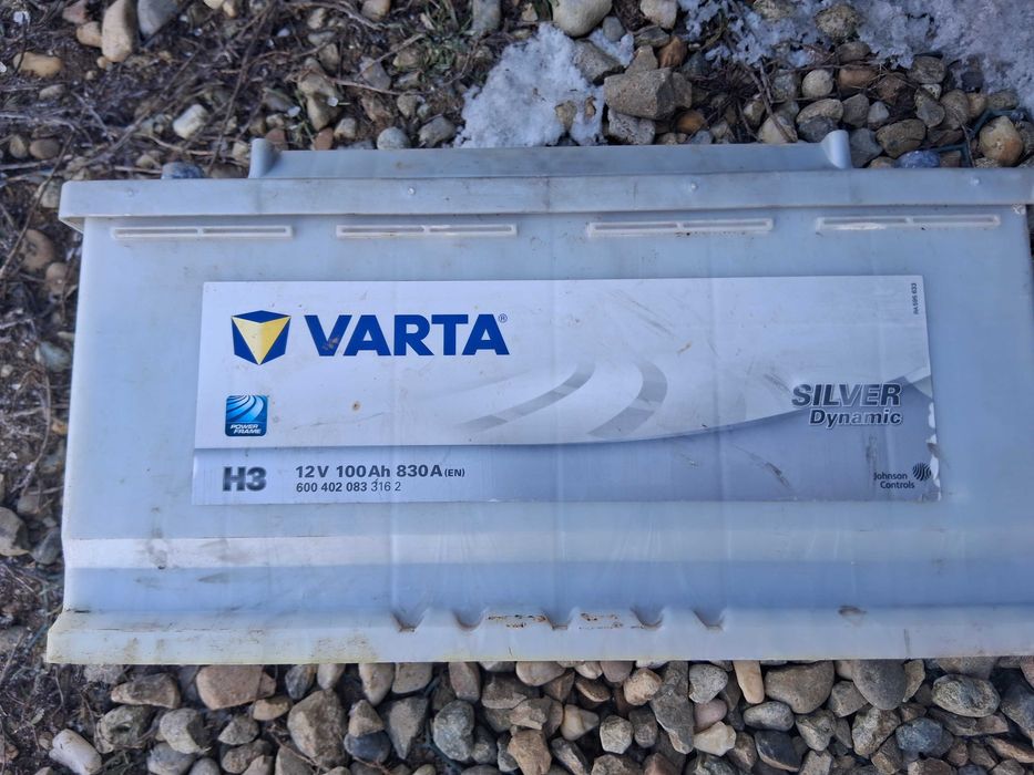 Vand baterie /acumulator auto Varta de 100 Ah/830 A , stare super