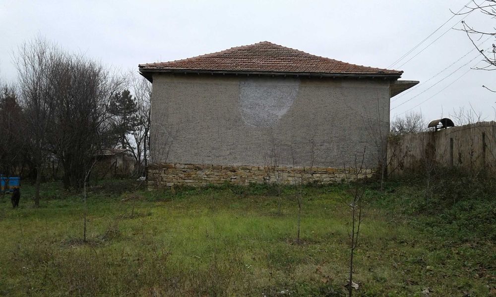 Тухлена къща !!! и  селскостопански постройки  село Горна Кабда