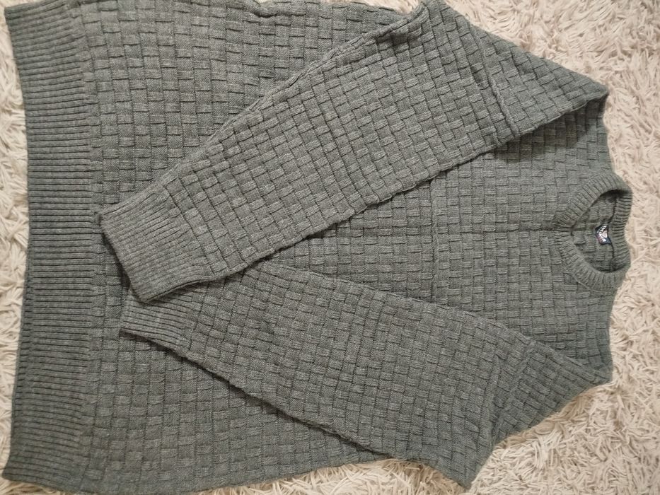 Продам 2 свитера