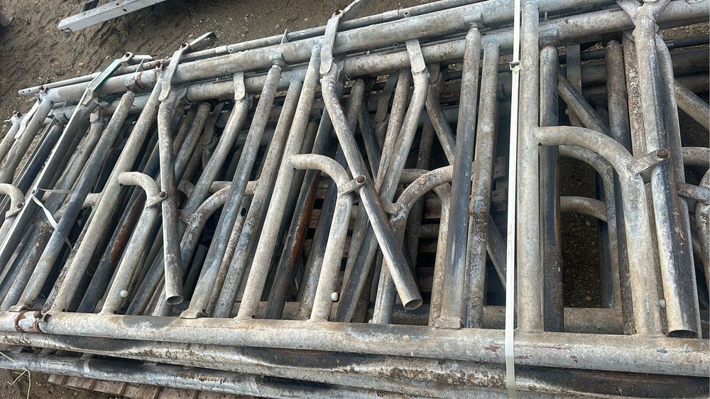 Fronturi furajare cu auto-blocare