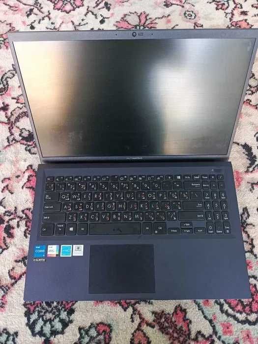 ASUS ExpertBook i5 / 8GB / SSD + 1TB HDD