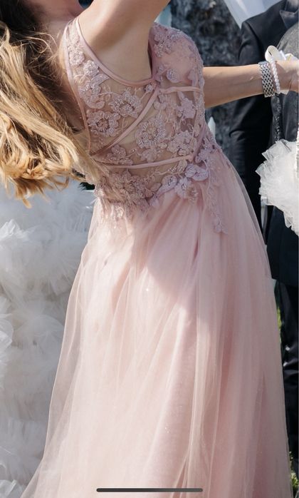 Бална Рокля М/Л, носена е един единствен път