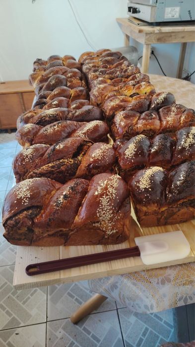 Cozonaci si prajituri de casa asortate