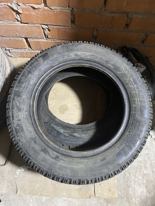 Продам автошину  шипованую