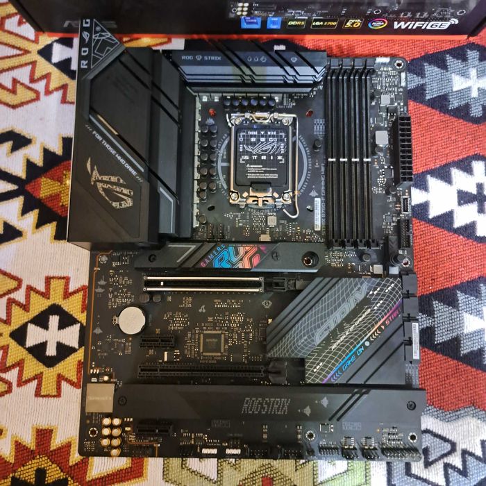 Placa de baza ASUS ROG STRIX B760-F GAMING WIFI defecta