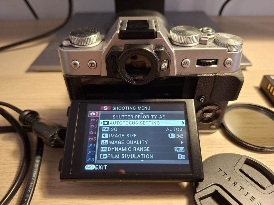 Vând FUJIFILM X-T10 + TT Artisans 35mm 1.8 MK2 in stare excelentă