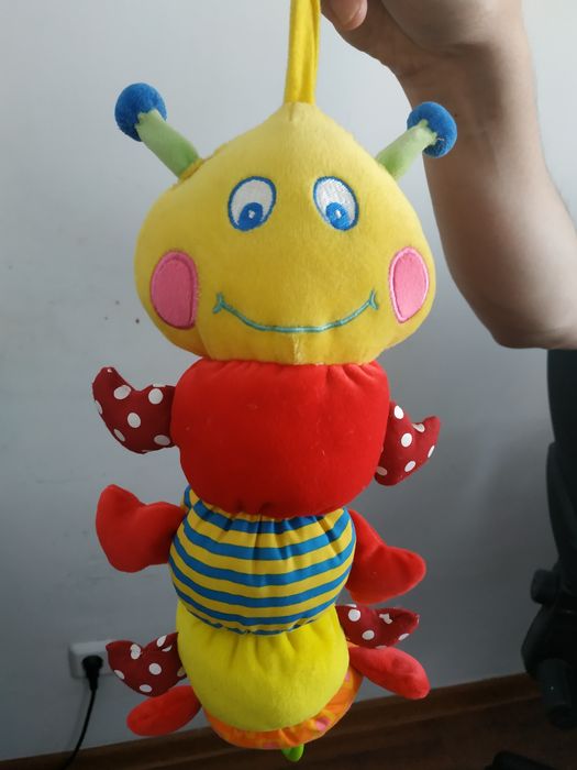 Музыкальная игрушка в кроватку