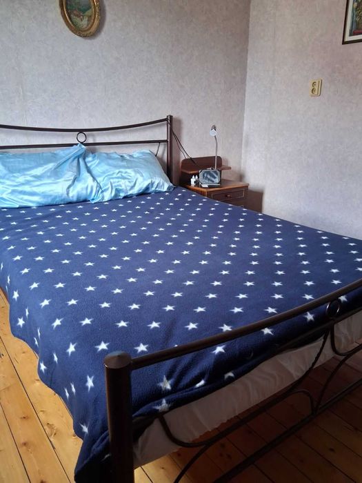 Продава етажи от къща в гр. Баня