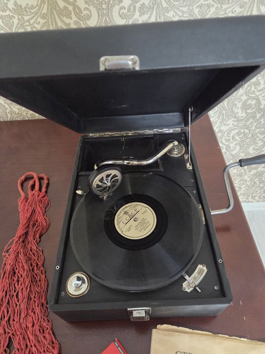 Патефон 1930 х годов